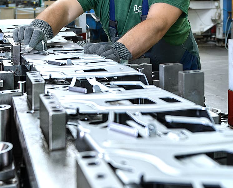 Lang Metallverarbeitung in Garching bei München Stanz- und Ziehteile.