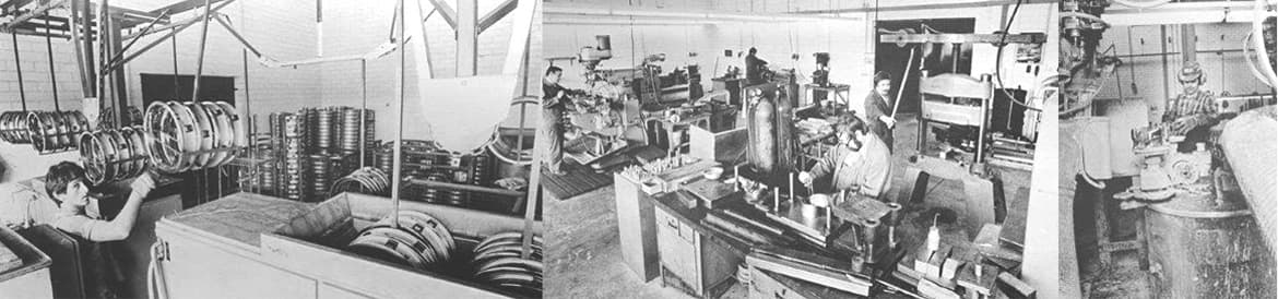 Historische Aufnahmen aus den Produktionshallen von Lang Metall, zeigen die Werkzeugbau-Arbeiten und Maschinen in der Metallverarbeitung.